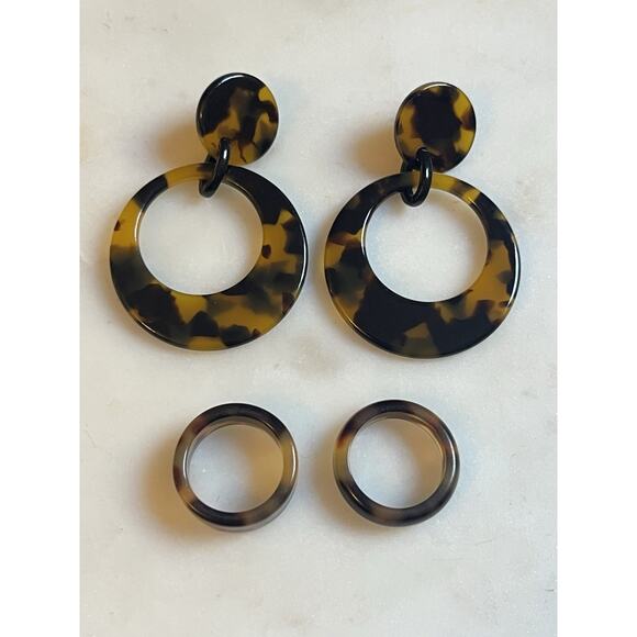 Tortoise Shell Brown Hoop Earrings and Matching Rings Set Lot Lightweight - Picture 1 of 6